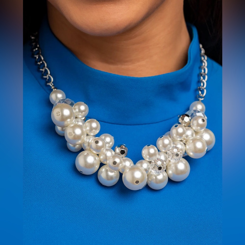 ❤️‍🔥5/$25❤️‍🔥 Romantically Reminiscent White Necklace